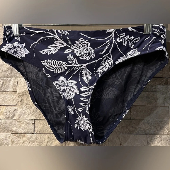 Sea Level Swim 2 piece blue and white floral bathing suit, size 6 - Picture 6 of 13